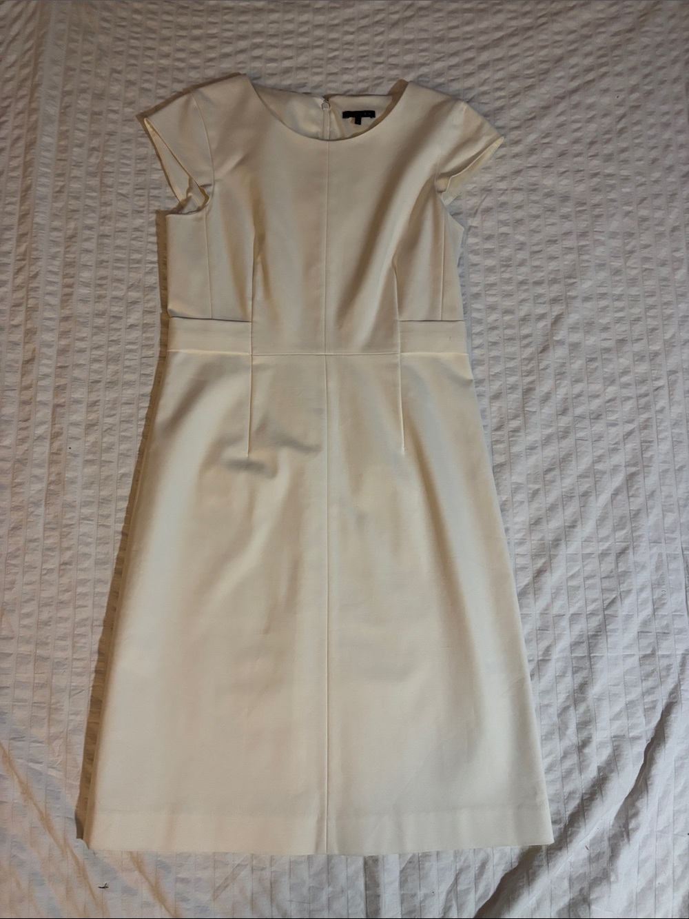 Theory Ivory Fitted Sheath Dress Size 6 please see pics and description